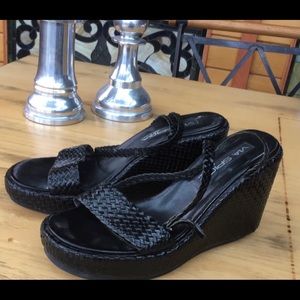 Via Spiga Wedgie Sandals Black woven leather. Sz 9
